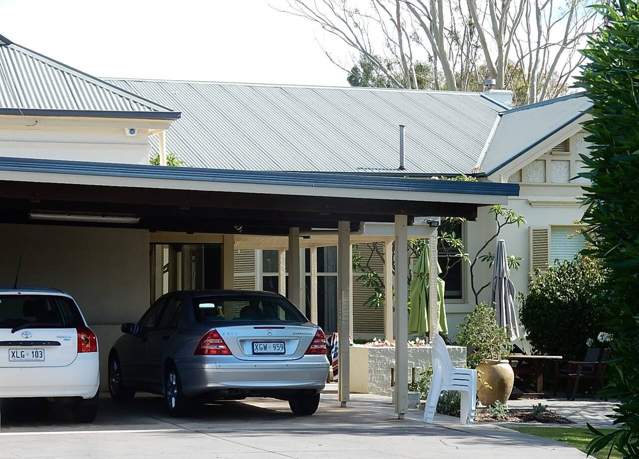 Carport mit Eingangsüberdachung planen: Von der Idee zur Umsetzung