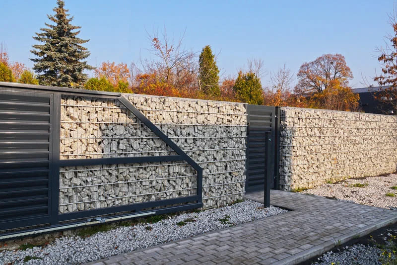 Aluminium oder Stahlzaun – was ist besser?