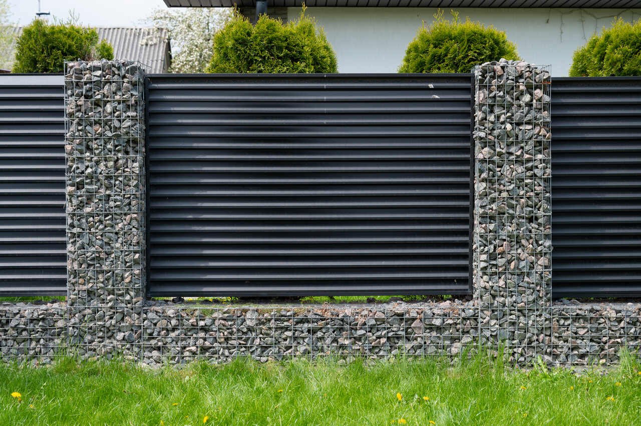 Zäune für Reihenhäuser: Beliebte Zaunarten im Überblick