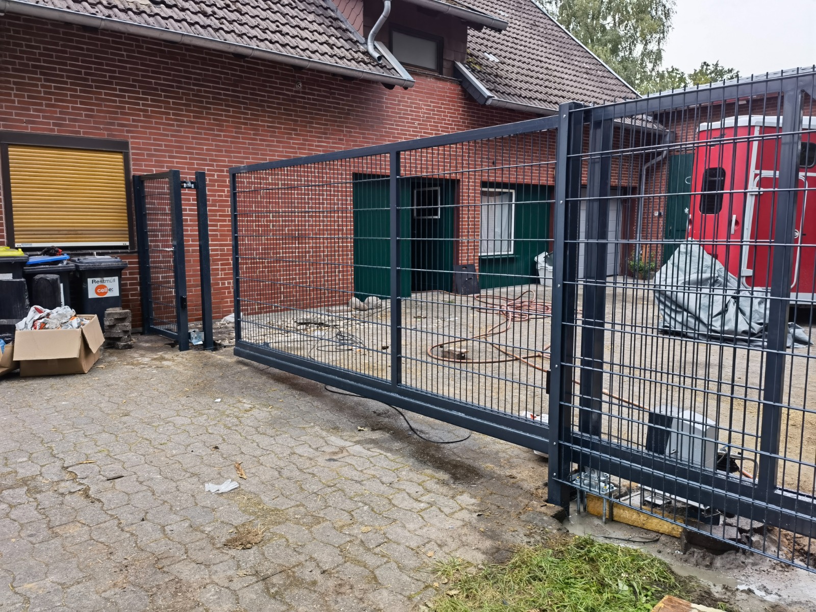 Doppelstabmattenzaun und Tore